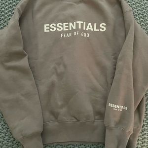 ESSENTIAL SWEATER
